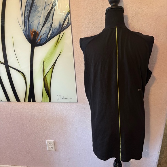 tank top shirt size medium - Picture 3 of 3